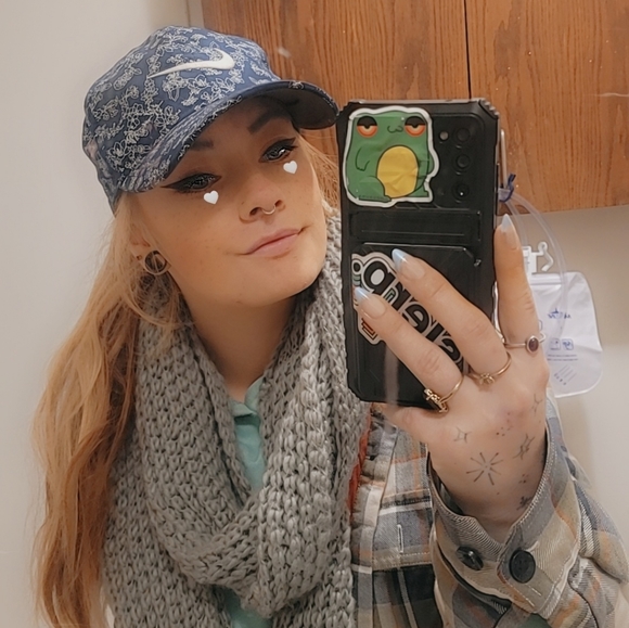 Meet your Posher, Rebecca - Picture 1 of 1